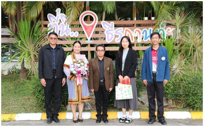 ครูลิลลี่กล่าวอำลา และแสดงความยินดีกับครูสุริยาพร